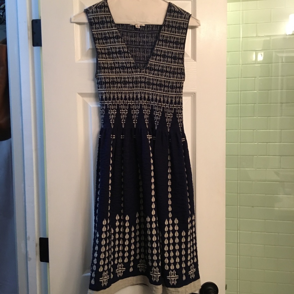 Clinched waist navy and off white dress